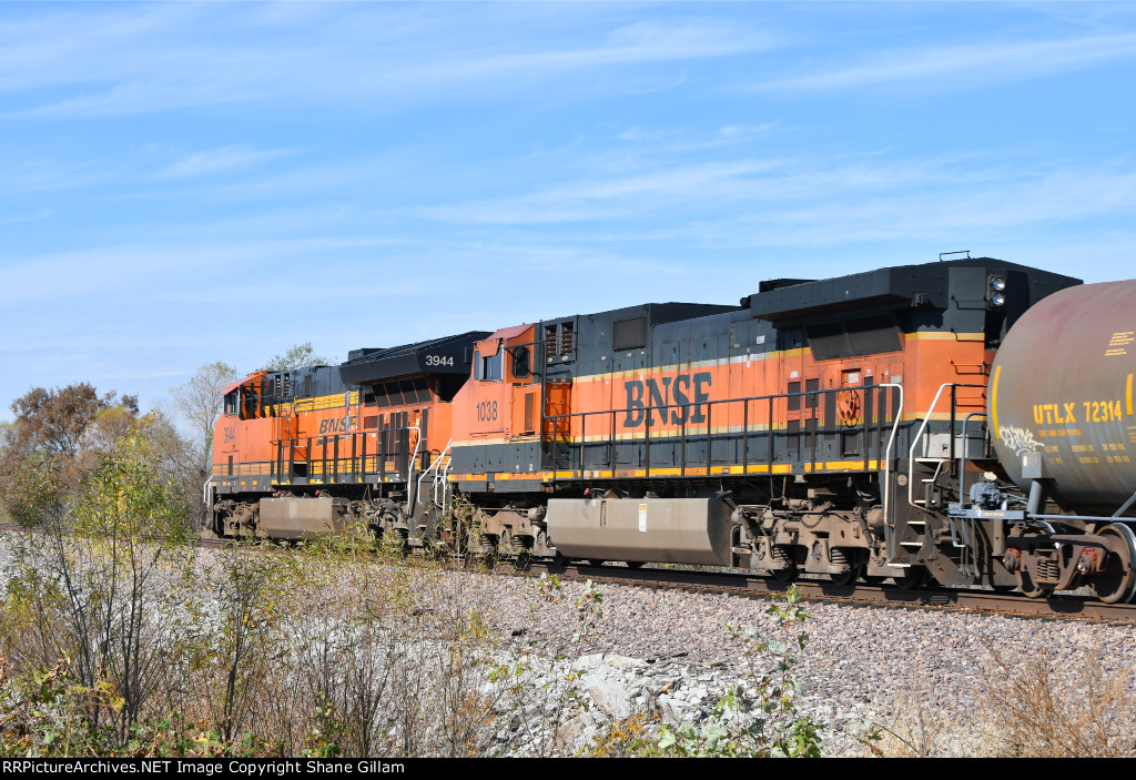 BNSF 1038 Roster shot